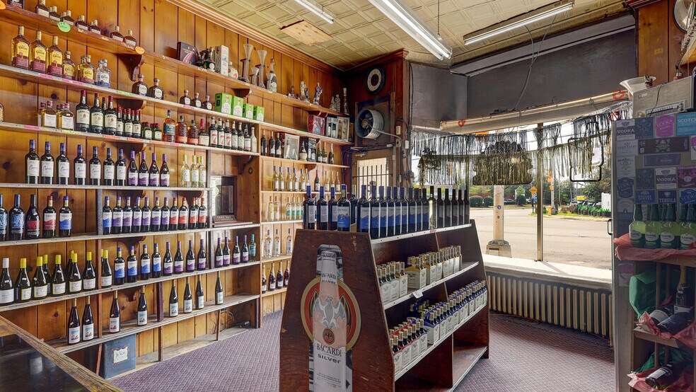 More Photos Of 45-47 Franklin St, Bloomfield Bar For Sale