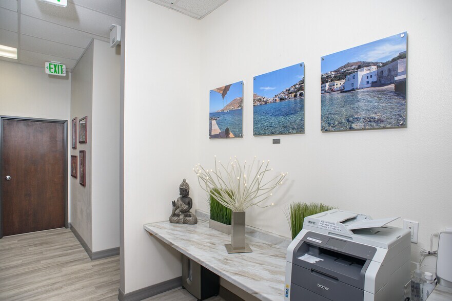 More Photos Of 2244 Faraday Ave, Carlsbad Coworking Space