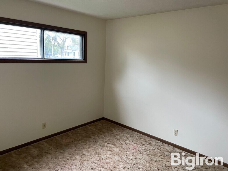 More Photos Of 130 S 5th St, Hebron Apartments For Sale