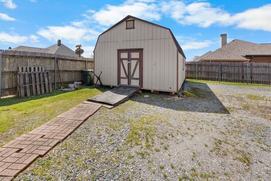 More Photos Of 312 Westgate Rd, Scott Warehouse For Sale