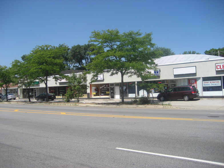 Primary Photo Of 3704-3716 W Dempster St, Skokie General Retail For Sale