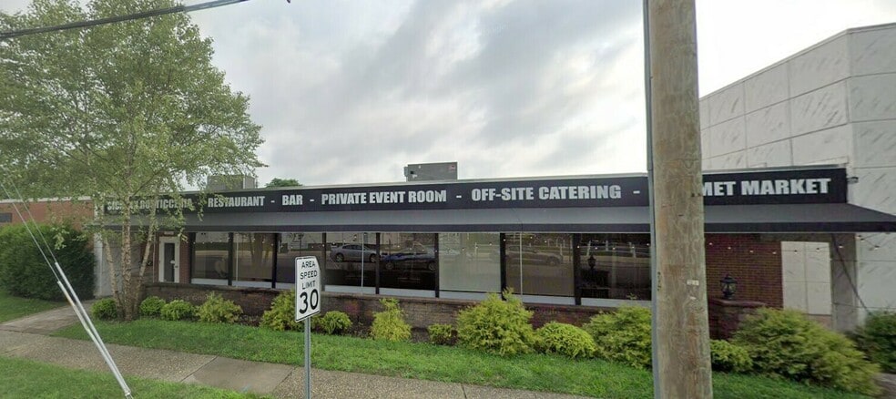 Primary Photo Of 300 E Main St, Riverhead Restaurant For Lease