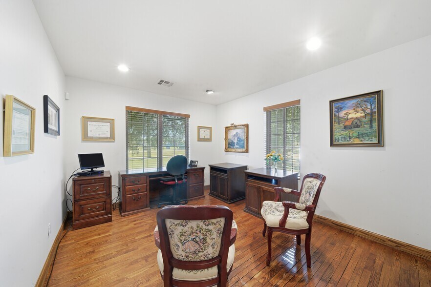 More Photos Of 601 S Cherokee St, Catoosa Office For Sale