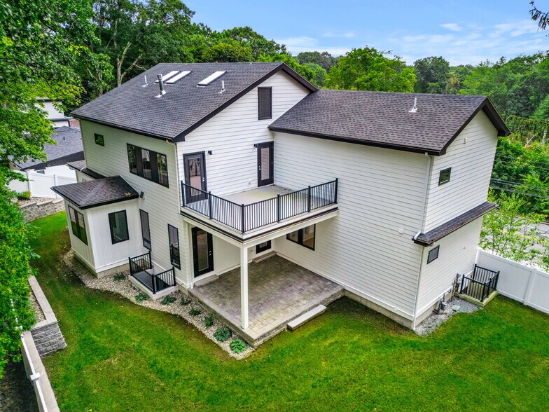 More Photos Of 678 Dedham St, Newton Specialty For Sale