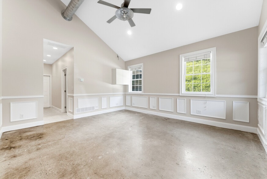 More Photos Of 324 Scotts Run Rd, Maidsville Office Residential For Lease
