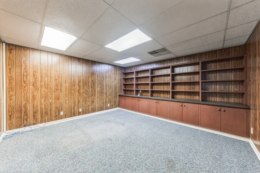 More Photos Of 1611 Old Granger Rd, Taylor Office For Lease