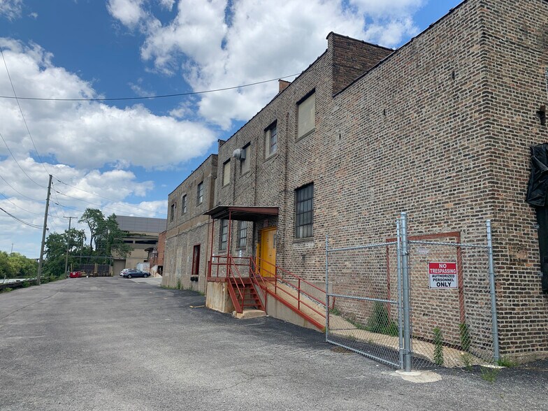 More Photos Of 1410-1440 N Kingsbury St, Chicago Manufacturing For Lease