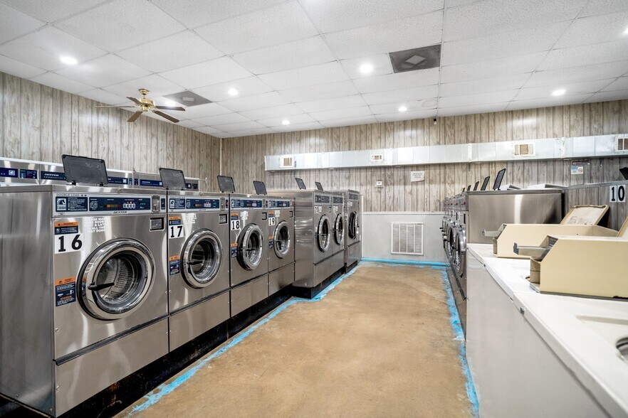 More Photos Of 3685 Highway 19, Huntsville Storefront Retail Residential For Sale