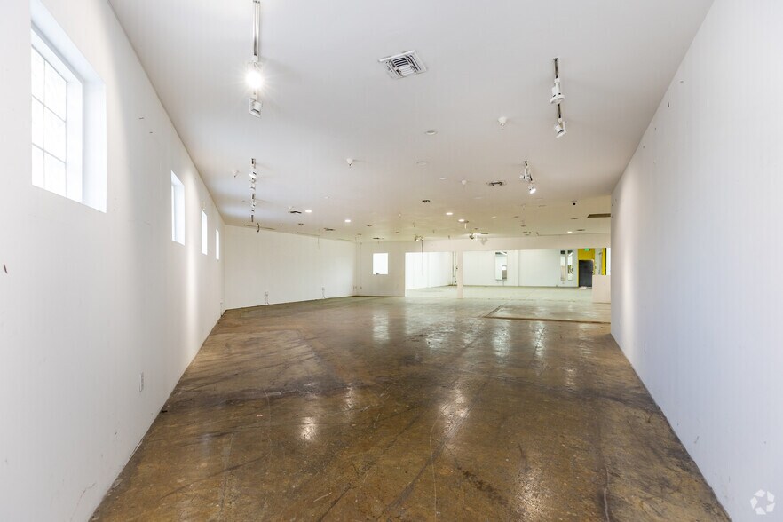 More Photos Of 3049 La Cienega Blvd, Culver City Warehouse For Lease