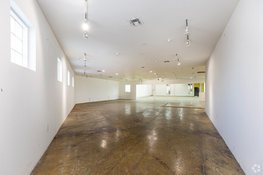 More Photos Of 3049 La Cienega Blvd, Culver City Warehouse For Lease