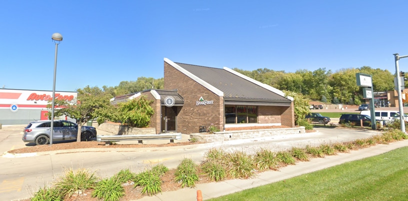 Primary Photo Of 2401 Hamilton Blvd, Sioux City Bank For Lease