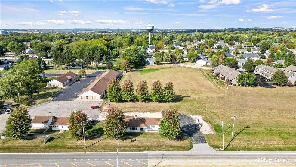 More Photos Of 124 E Oak Knoll Dr, Hampshire Office For Sale