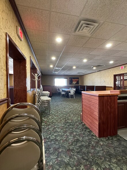 More Photos Of 102 E Park St, Taylorville Freestanding For Sale