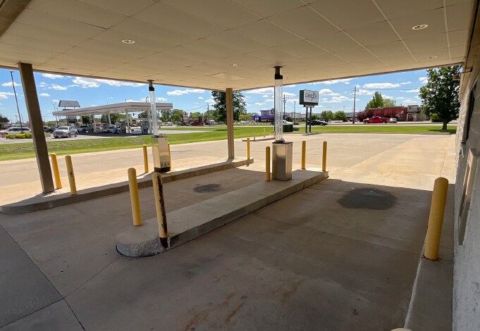 More Photos Of 1980 National Blvd, Galesburg Office For Sale