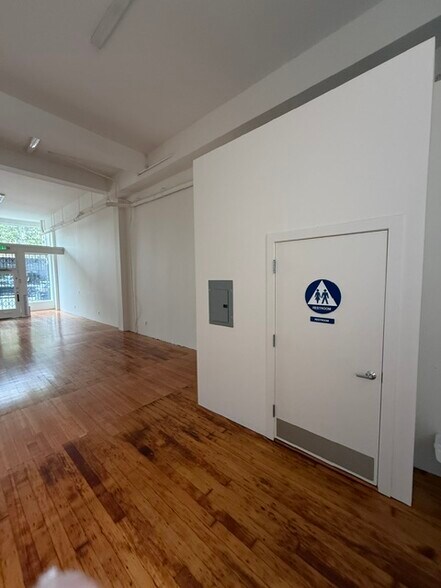 More Photos Of 301-315 Valencia St, San Francisco Storefront Retail Office For Lease