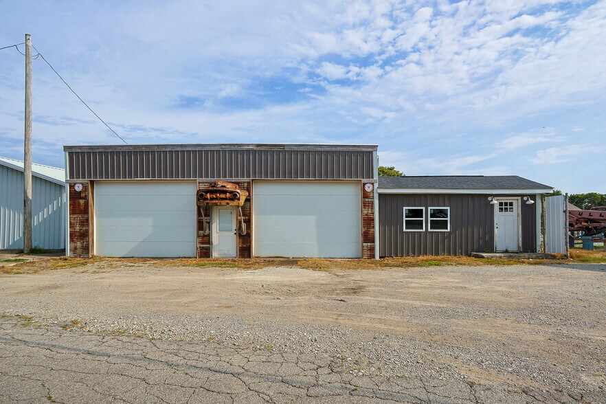 Primary Photo Of 510 E Jackson St, Shelbyville Industrial For Sale