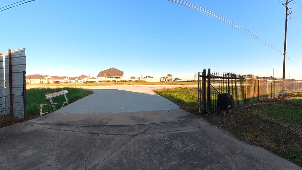 More Photos Of 3227 Cottonwood School Rd, Rosenberg Industrial For Lease