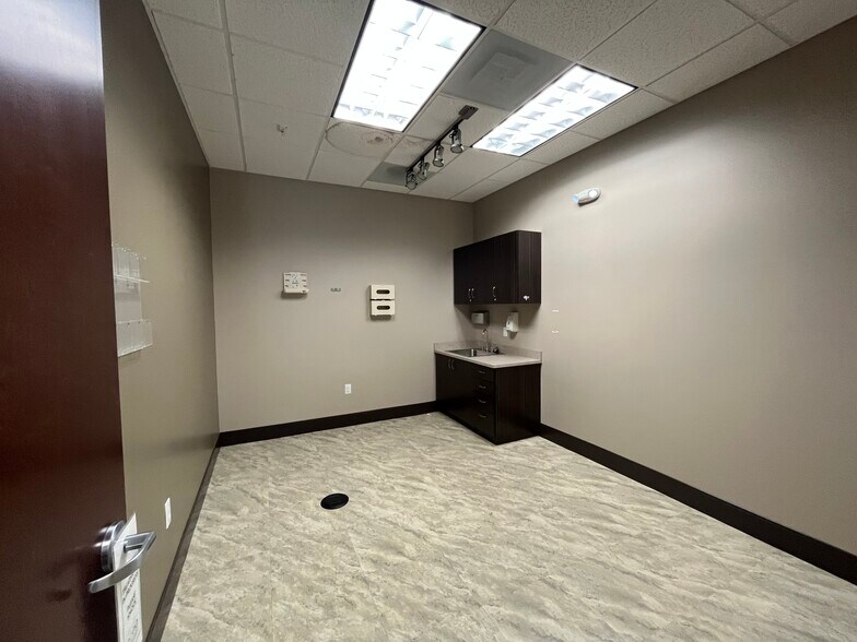 More Photos Of 9104 Falls Of Neuse Rd, Raleigh Medical For Sale