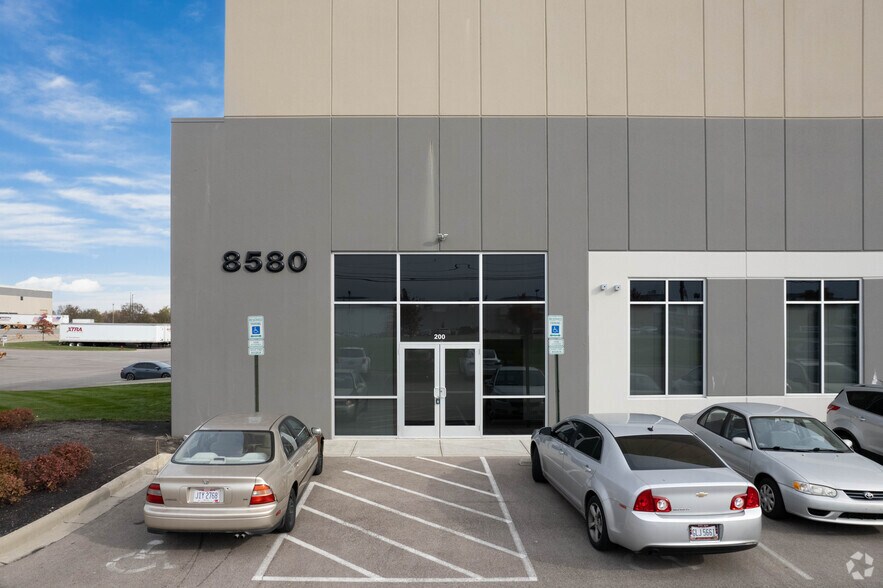 More Photos Of 8580 Seward Rd, Fairfield Distribution For Lease