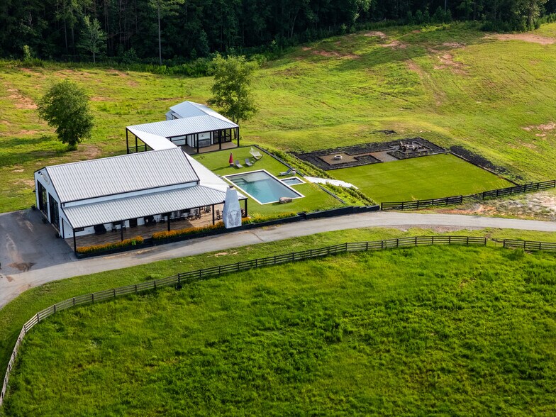 More Photos Of 2199 Roosterville Rd, Roopville Horse Stables For Sale