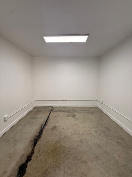 More Photos Of 815-831 Warrington Ave, Redwood City Warehouse For Lease