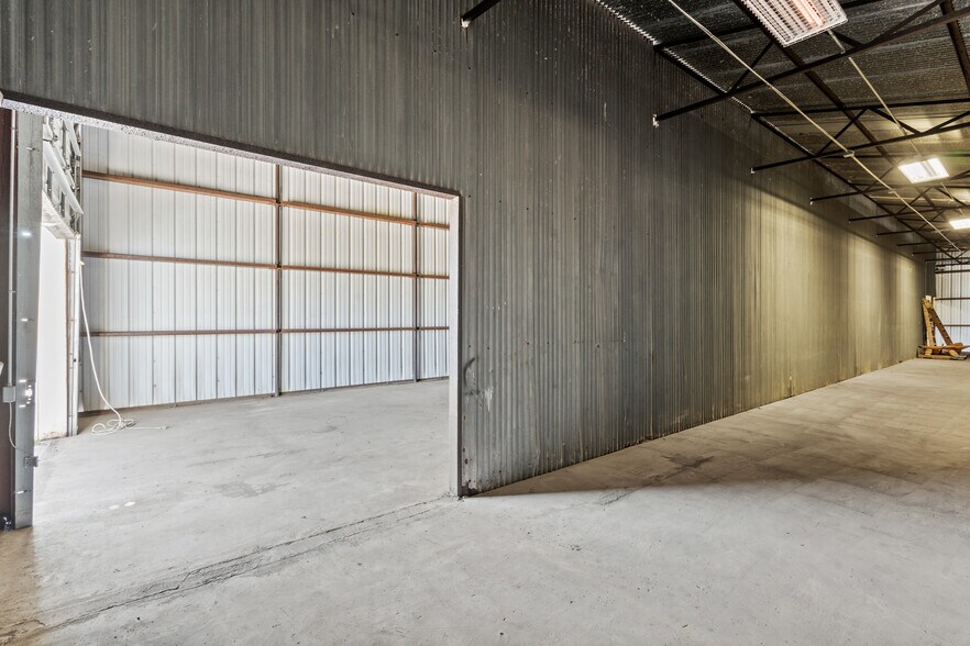 More Photos Of 8602 Broadway St, Galveston Warehouse For Sale