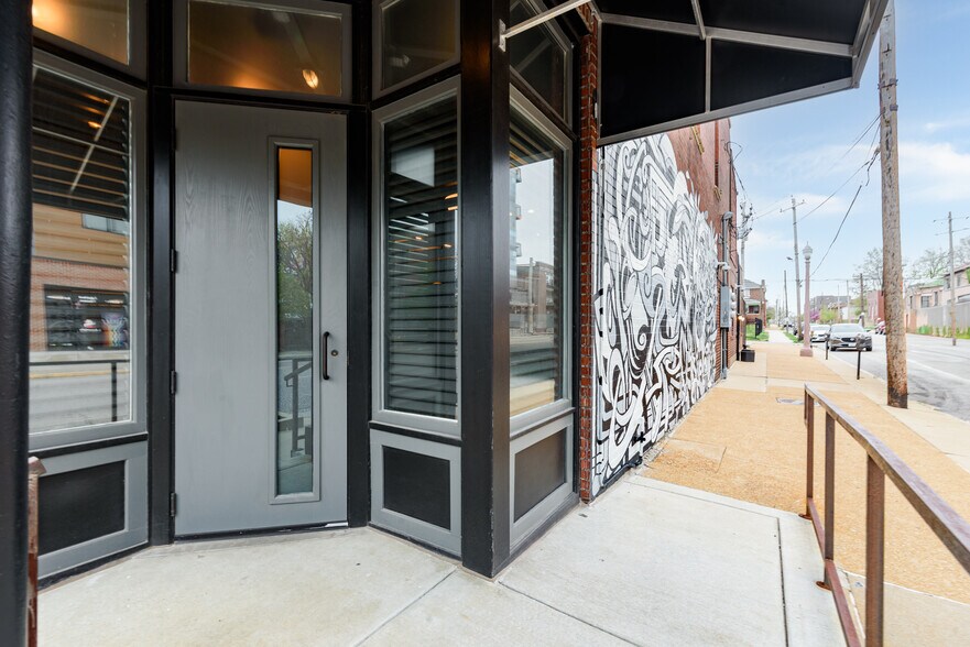 More Photos Of 4370 Manchester Ave, Saint Louis General Retail For Sale