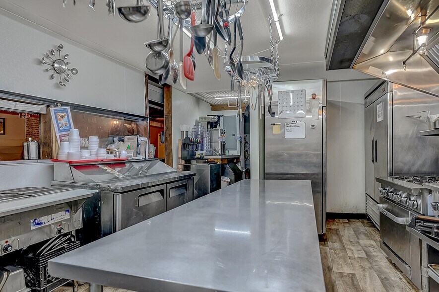 More Photos Of 117 S Franklin St, Colbert Restaurant For Sale