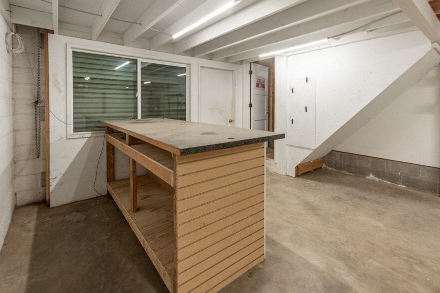 More Photos Of 535 W Main St, Franklin Specialty For Sale