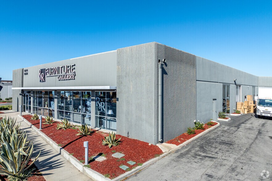 More Photos Of 18218 Euclid St, Fountain Valley General Retail For Lease