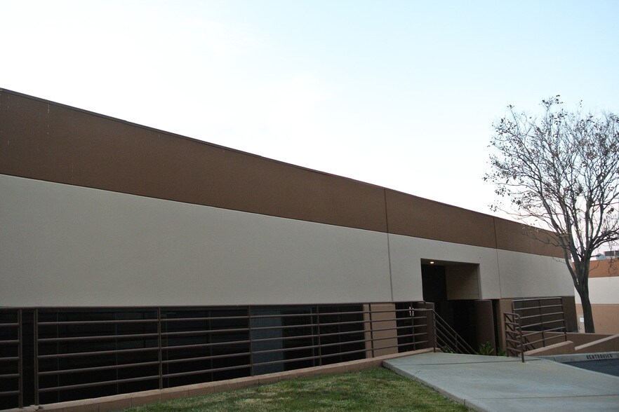 More Photos Of 11421 W Bernardo Ct, San Diego Light Manufacturing For Lease