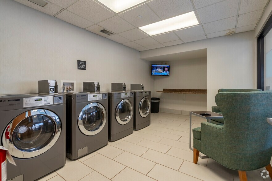 More Photos Of 2500 Coolidge Rd, East Lansing Hotel For Sale