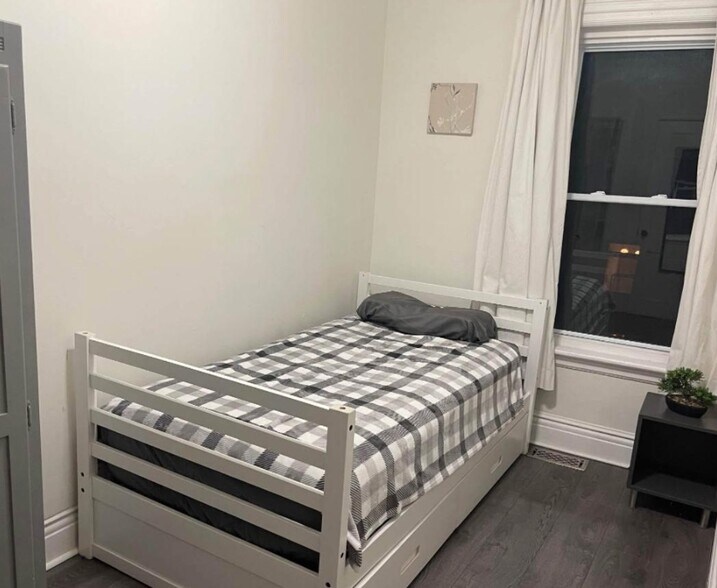 More Photos Of 271 Thomas St, Peterborough Apartments For Sale