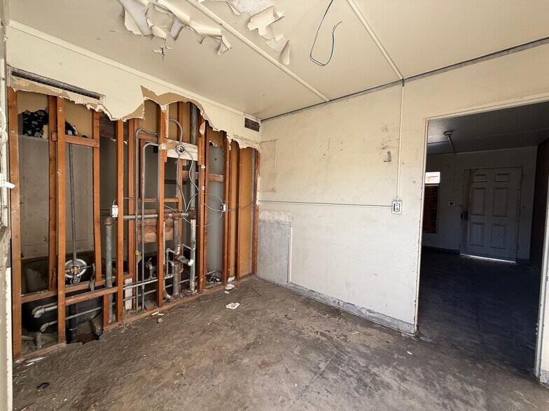 More Photos Of 83298-83420 Argus Ave, Trona Apartments For Sale