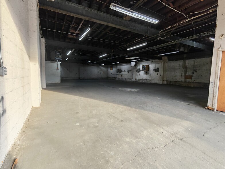 More Photos Of 54th Street 58-71 54th Street, Maspeth Manufacturing For Lease