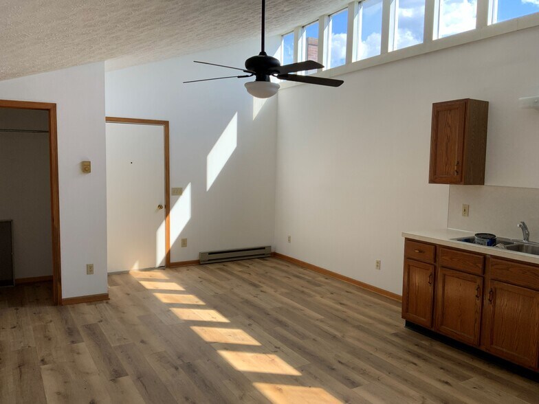 More Photos Of 30 Cecil St NE, Navarre Office Residential For Sale