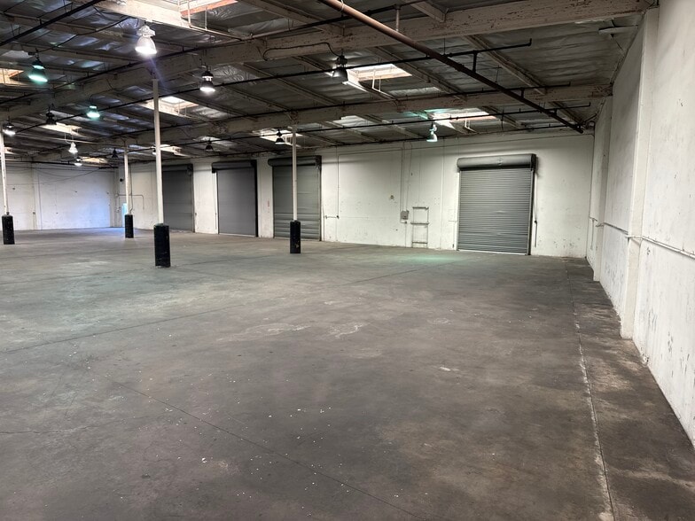 More Photos Of 309-323 E Ball Rd, Anaheim Showroom For Sale