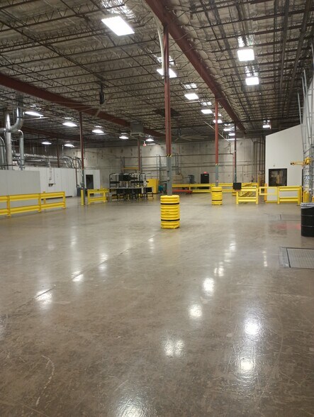 More Photos Of 7702 Parnell St, Houston Distribution For Lease