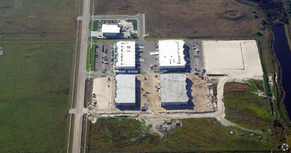 More Photos Of 16850 Oriole Rd, Fort Myers Warehouse For Lease