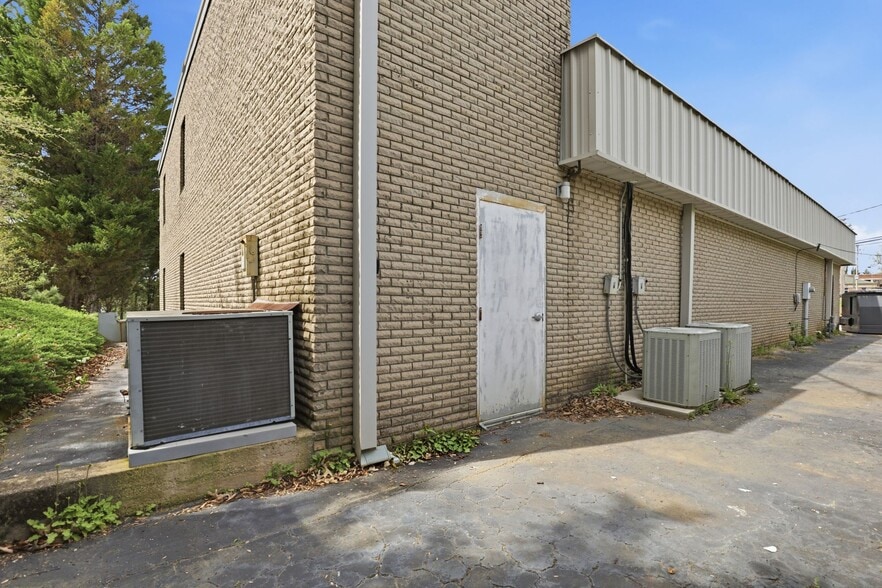 More Photos Of 744 Hartness Rd, Statesville Medical For Sale