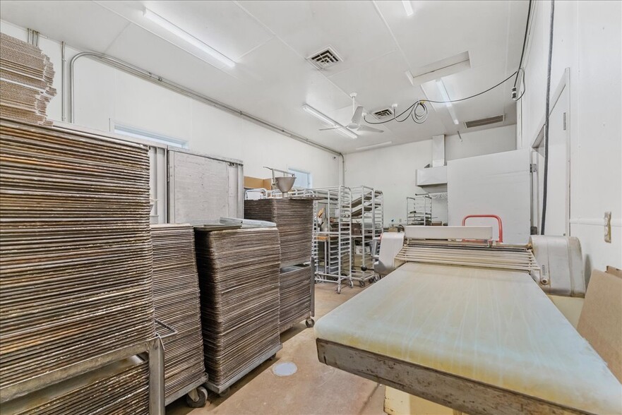 More Photos Of 118 Main St, Luxemburg Specialty For Sale