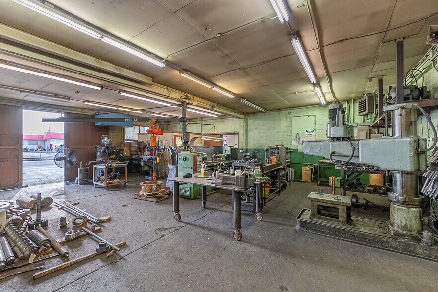 More Photos Of 612 W 3rd Ave, Moses Lake Industrial For Sale