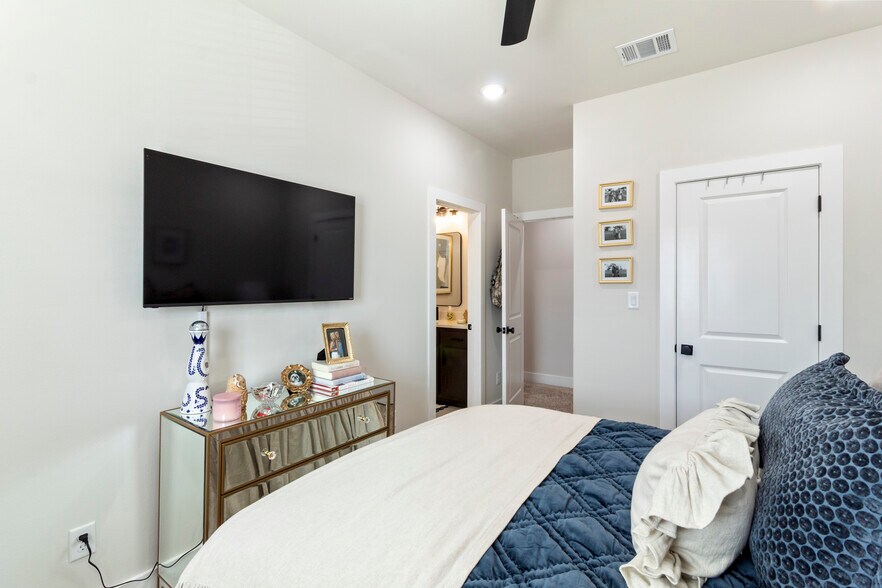 More Photos Of 4038 Gunner Trl, College Station Multifamily For Sale