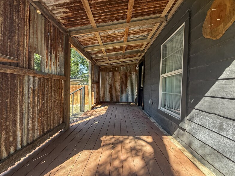 More Photos Of 703 E Main St, Little River Academy Flex For Sale