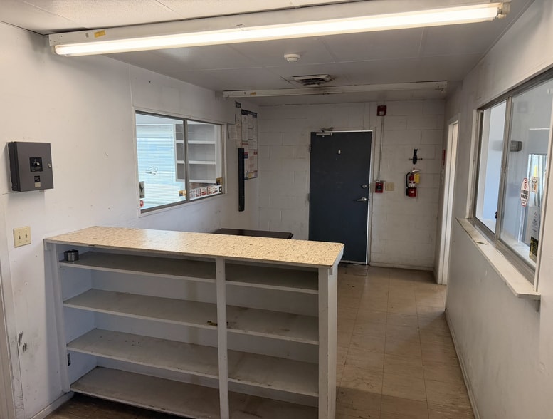 More Photos Of 9700 Railroad Dr, El Paso Warehouse For Sale