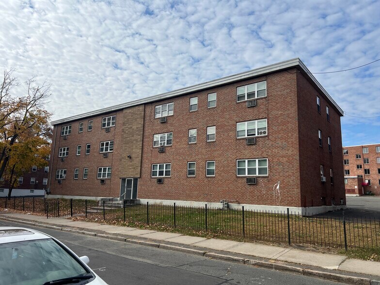 More Photos Of 23 Marshall St, Hartford Apartments For Sale