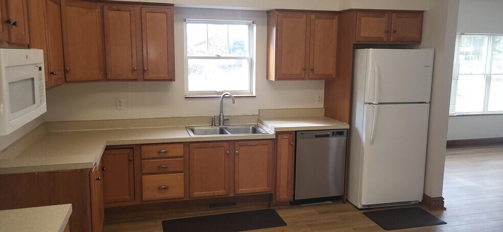 More Photos Of 221 Felician Dr, Moon Twp Apartments For Sale