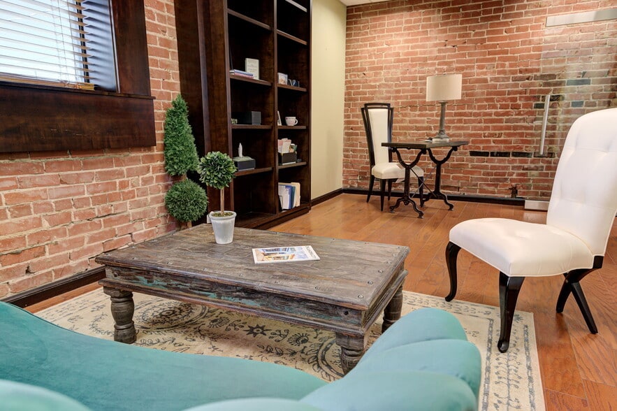 More Photos Of 1008 W Main St, Oklahoma City Office For Lease