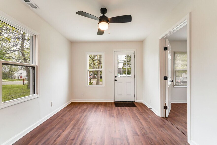 More Photos Of 2550 Broadway St, New Albany Apartments For Sale