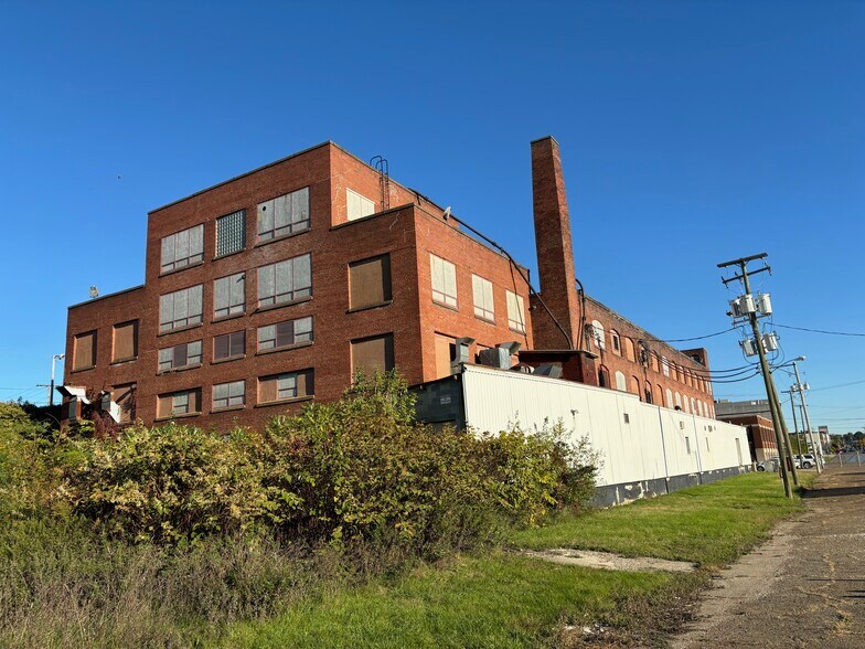 More Photos Of 732 Piedmont Ave, Canton Industrial For Sale